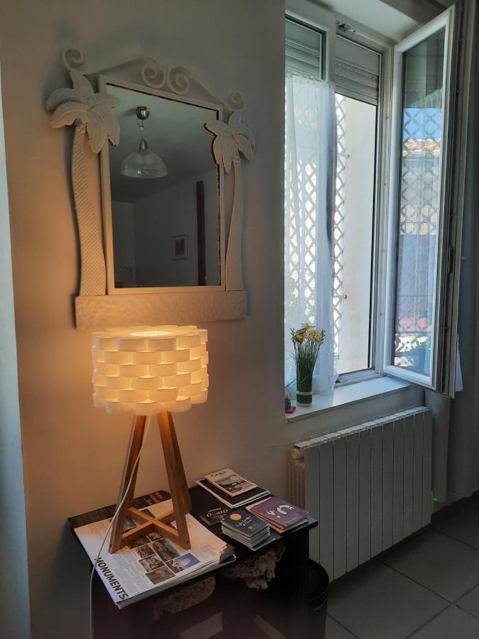 Agreable Appartement T2 Proche Centre Nîmes Exterior foto